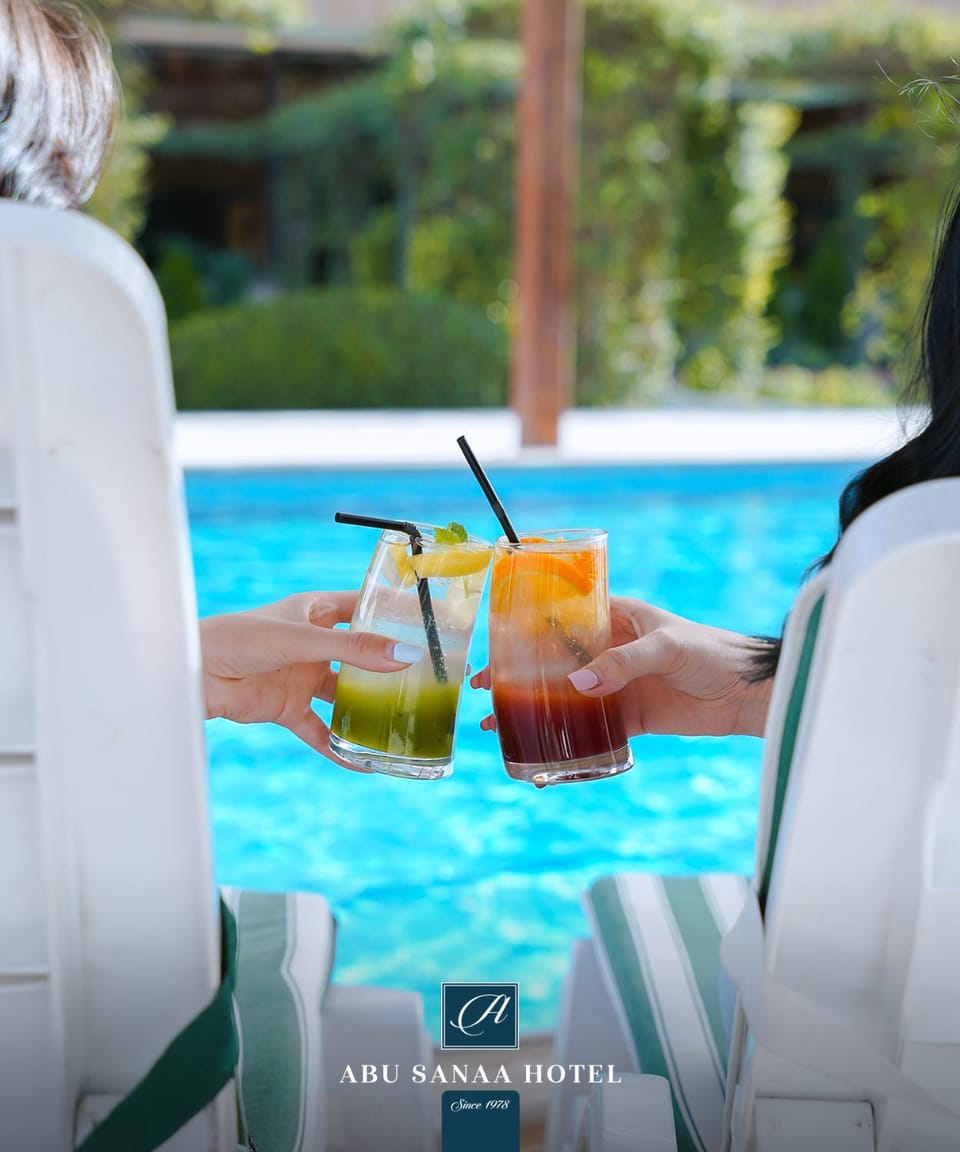Day, Food and drinks, Pool view, Swimming pool, Swimming pool, Drinks, group of guests, sunbed