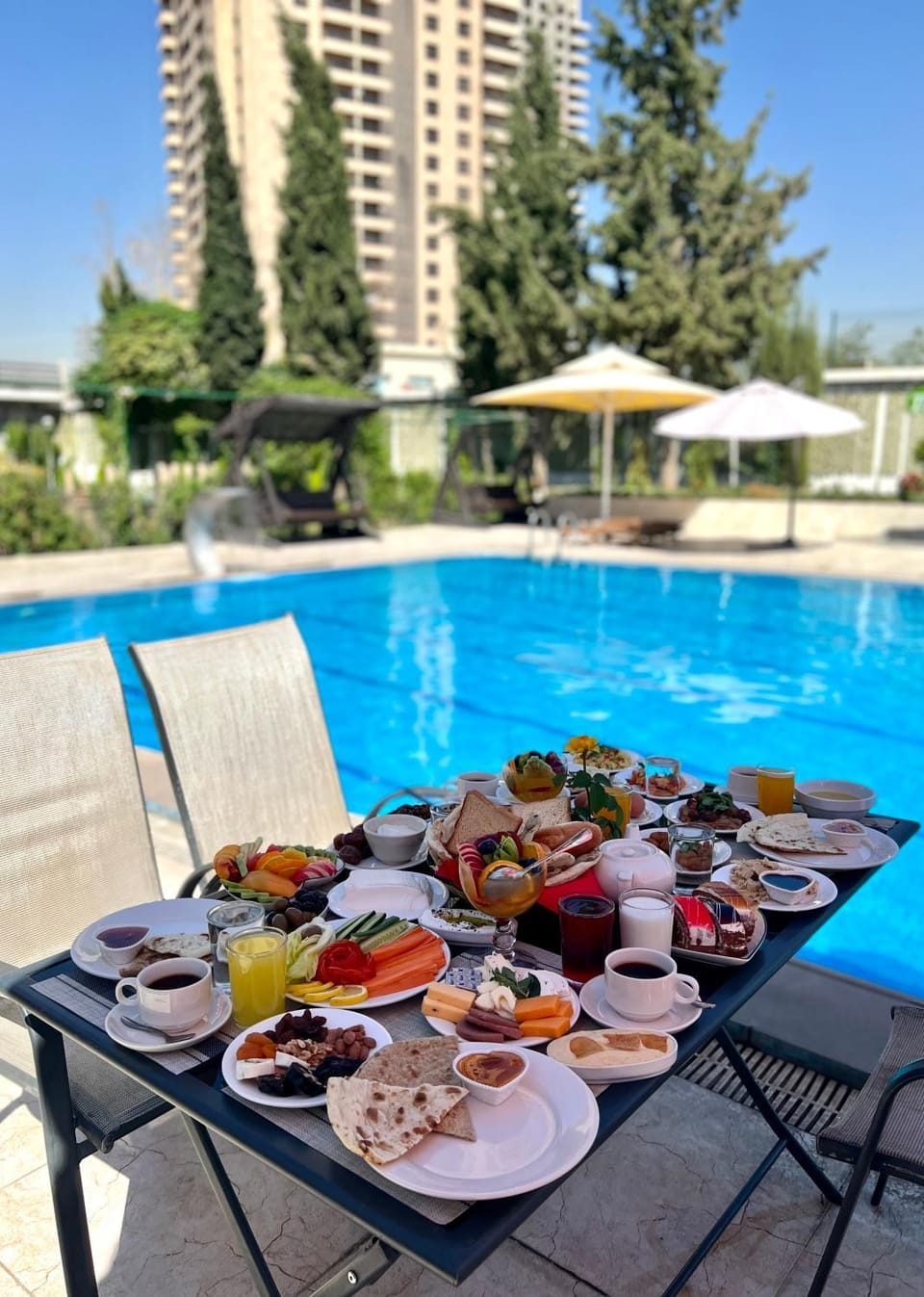 Food and drinks, Food, Pool view, Swimming pool, Breakfast, Continental breakfast