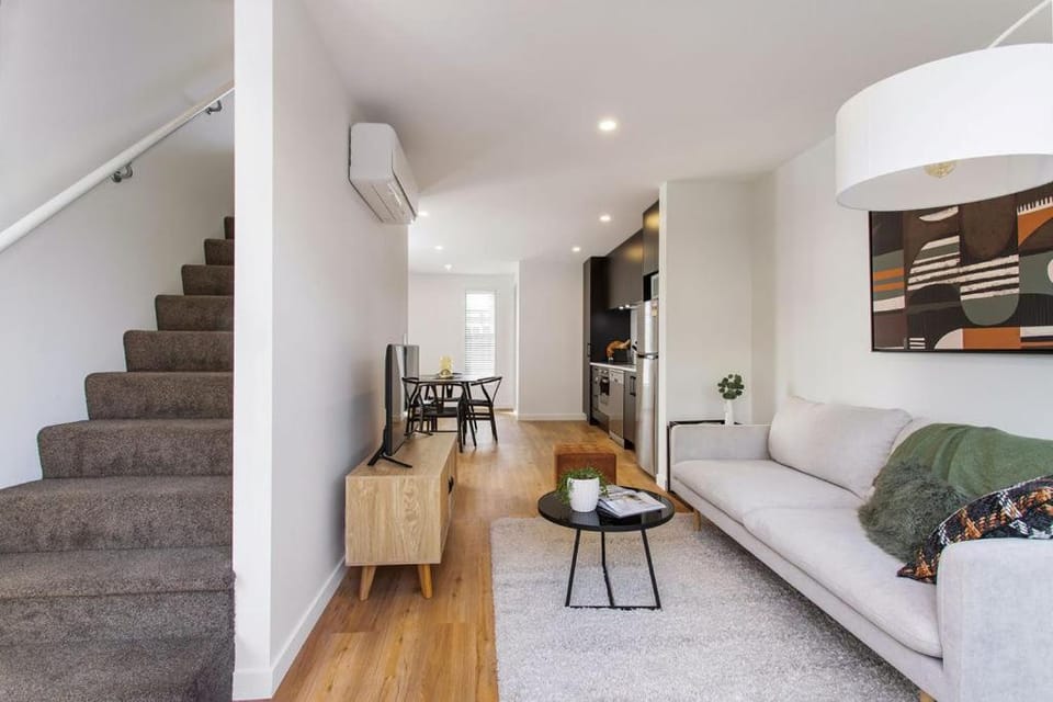 Quirky New Stylish Free Park Apartment in Christchurch