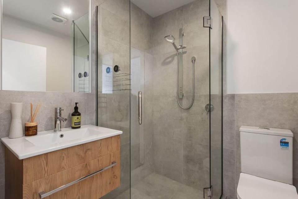 Quirky New Stylish Free Park Apartment in Christchurch