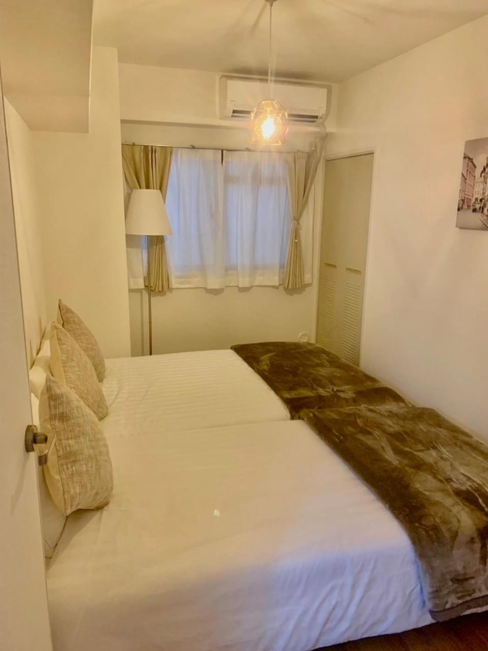 Bed, Photo of the whole room, Bedroom, air conditioner