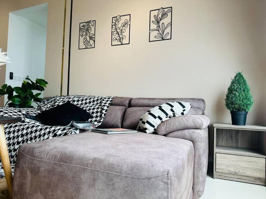 MVD41#Family Suite 8pax 3 Rooms M Vertica Velocity Mall Cheras IKEA Mytown Short Walk to MRT & LRT Maluri Apartment in Federal Territory of Kuala Lumpur