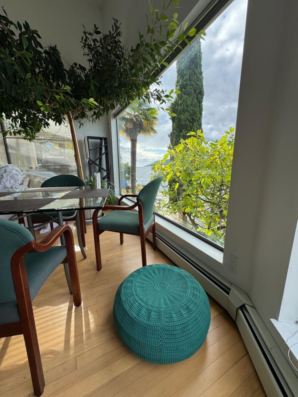 Day, View (from property/room), Living room, Seating area, Dining area, Mountain view, Sea view