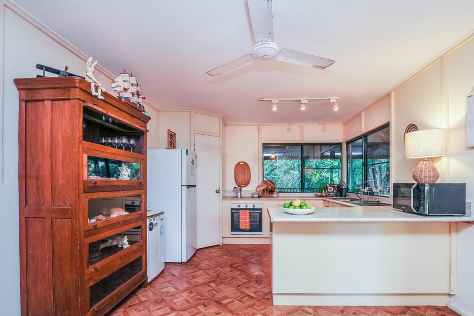 Kitchen or kitchenette, oven