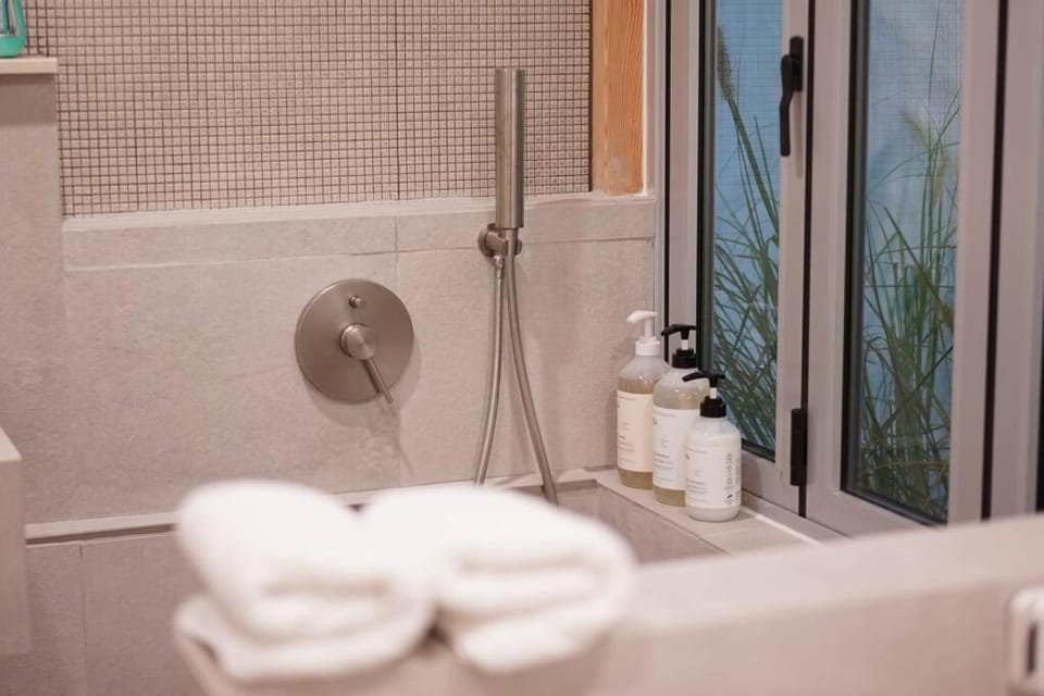 Shower, Bathroom, towels