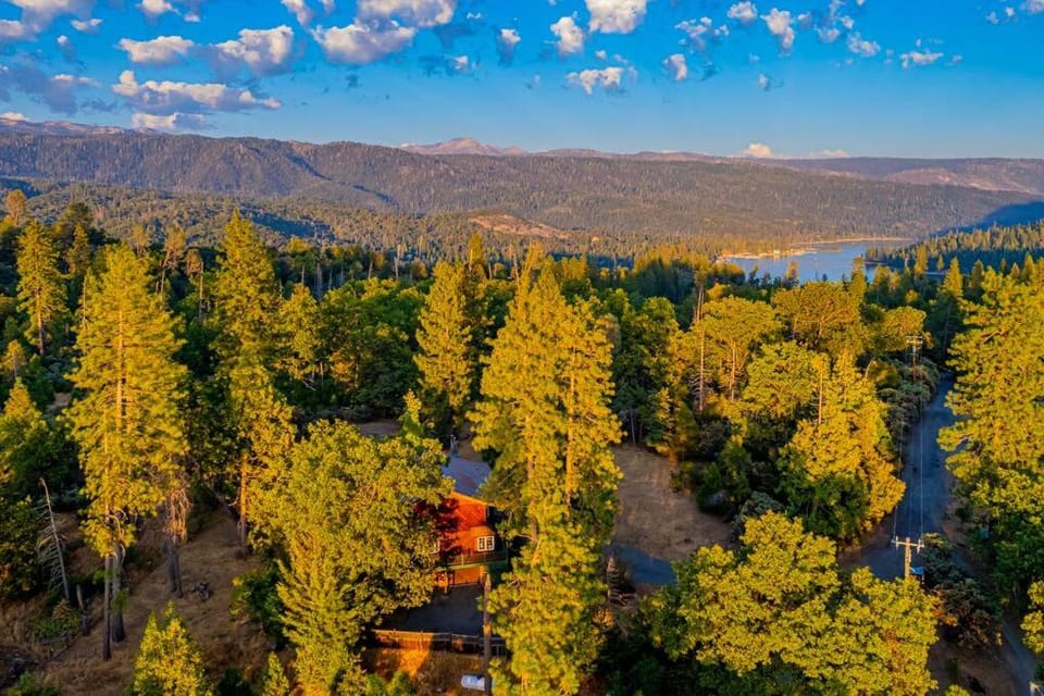 Sunset Summit Villa 2 min from Bass Lake Villa in Sierra Nevada