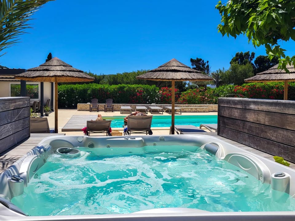 Natural landscape, Hot Tub, Pool view, Swimming pool, sunbed