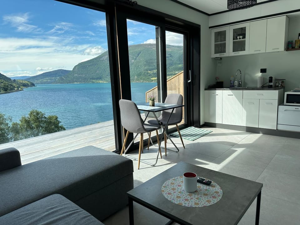 Patio, Day, Natural landscape, View (from property/room), Balcony/Terrace, Kitchen or kitchenette, Living room, Dining area, Lake view, Mountain view, River view, Sea view, stove