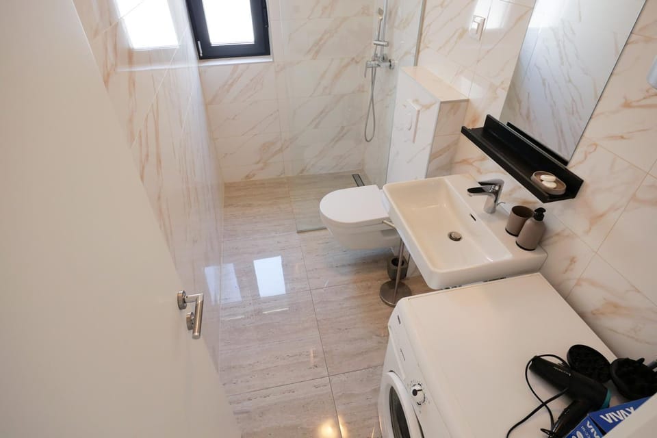 Toilet, Bathroom, washing machine