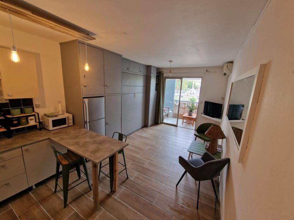 Kitchen or kitchenette, Living room, Dining area