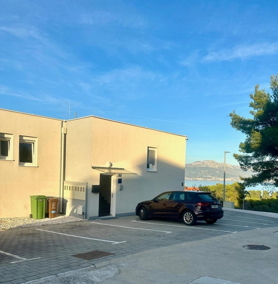 Facade/entrance, Parking
