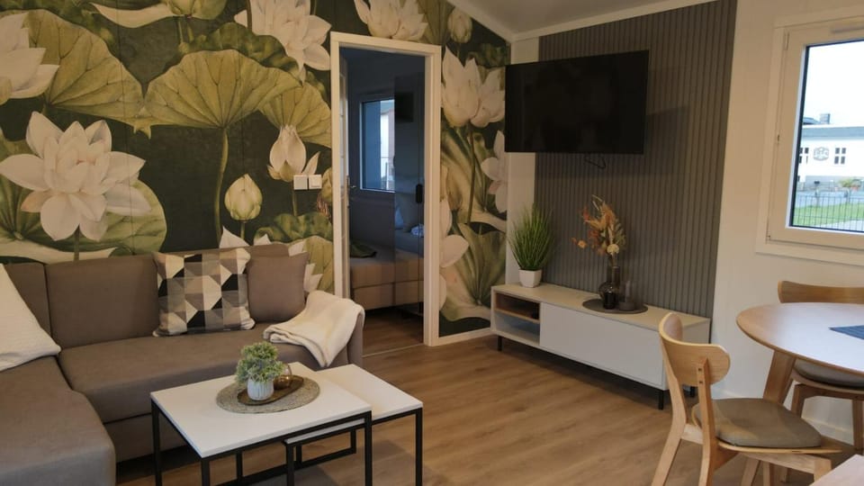 TV and multimedia, Living room, Dining area, Evening entertainment