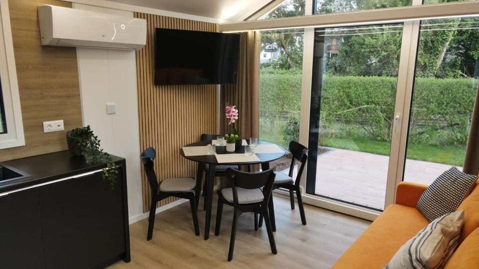 TV and multimedia, Kitchen or kitchenette, Dining area