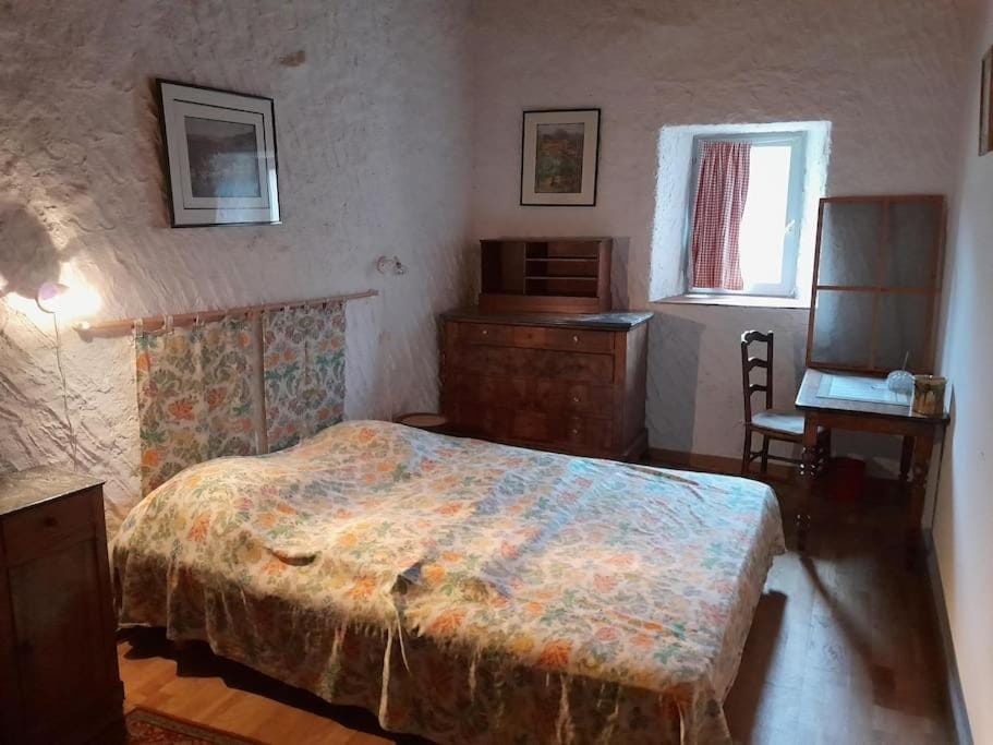 Au bord du Doux, moulin isolé, rustique House in Provence