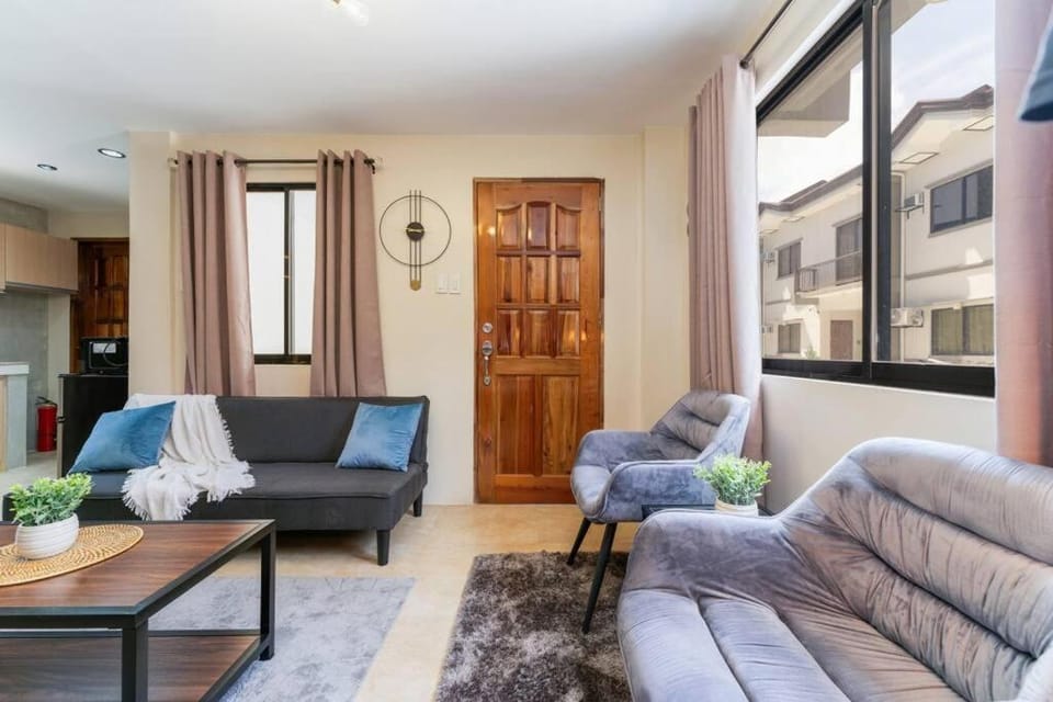 Entire 3BR Furnished House Near Cebu IT Park with Parking, Fast WiFi, Netflix and More Apartment in Cebu City