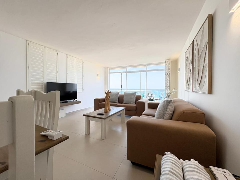 TV and multimedia, View (from property/room), View (from property/room), Living room, Seating area, Sea view, Sea view, Sunrise, Sunset, furniture, furniture, internet, internet, towels, towels, air conditioner, air conditioner