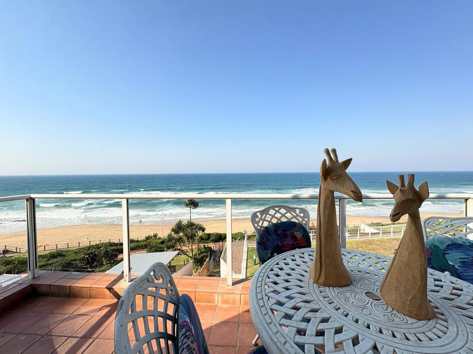 Day, Natural landscape, View (from property/room), Balcony/Terrace, Seating area, Dining area, Beach, Sea view