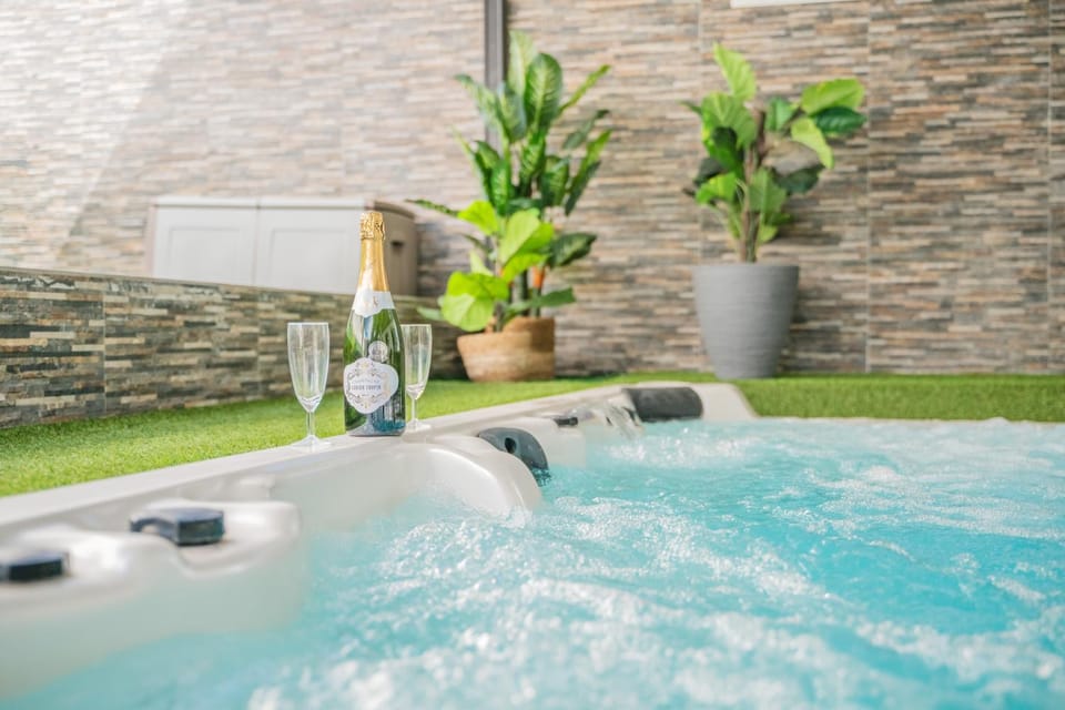Hot Tub, Hot Tub