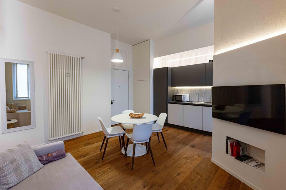 TV and multimedia, Kitchen or kitchenette, Living room, Seating area, Dining area, oven