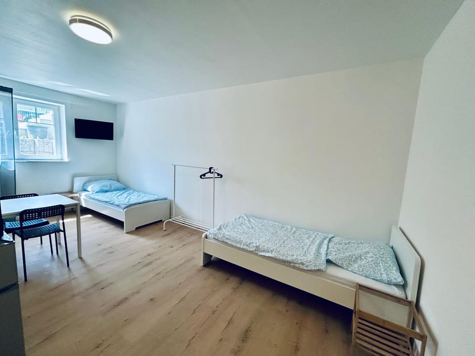 Bed, TV and multimedia, Living room, Photo of the whole room, Seating area, Bedroom