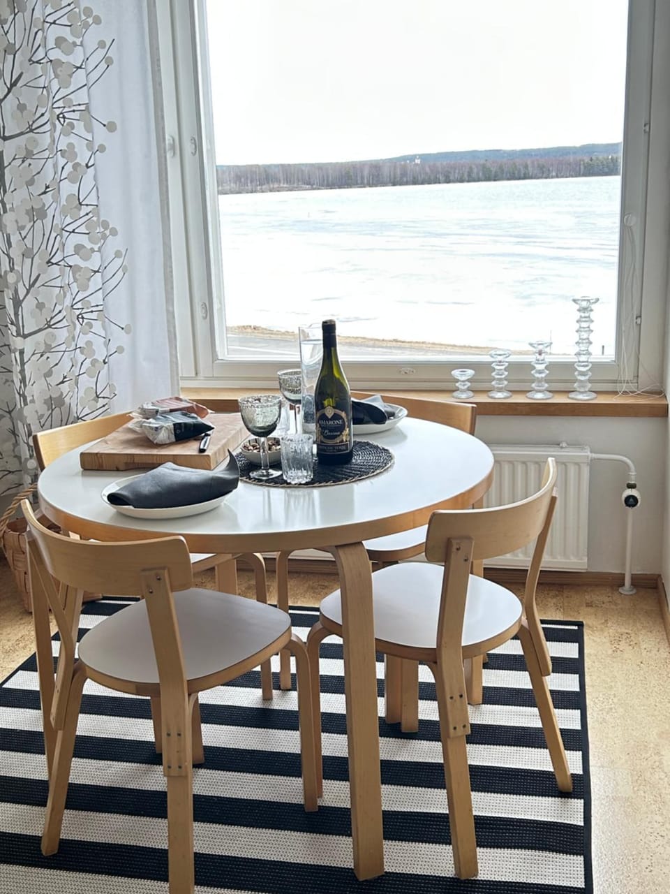 Dining area, River view, Drinks