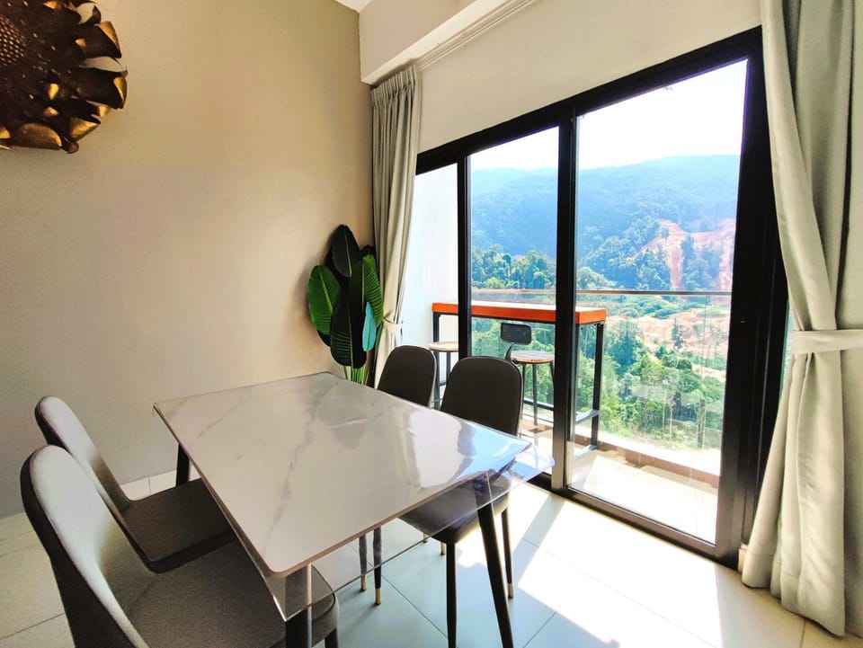 Natural landscape, TV and multimedia, View (from property/room), Balcony/Terrace, Living room, Seating area, Dining area, Mountain view