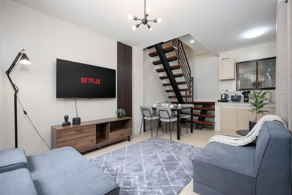 Whole 3BR Furnished Townhouse Near Cebu IT Park with Parking, Fast WiFi, Netflix and More House in Cebu City