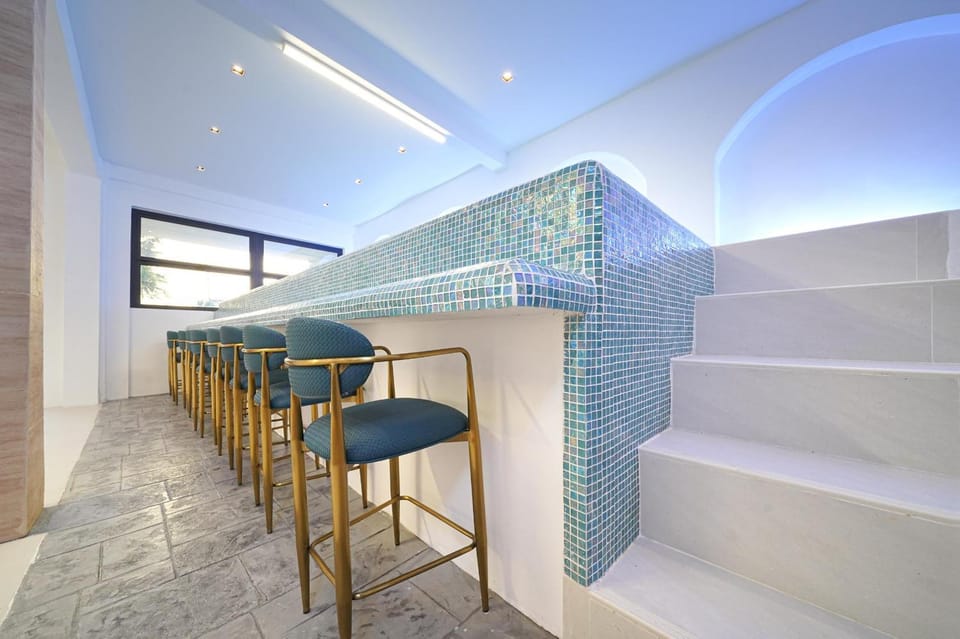 Lounge or bar, Swimming pool