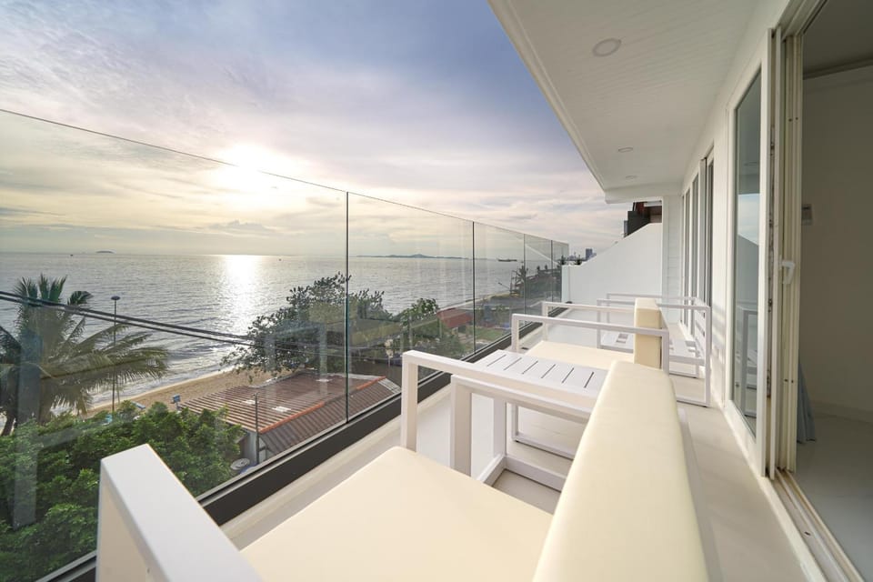 Surf Beach House Pool Villa Villa in Pattaya City