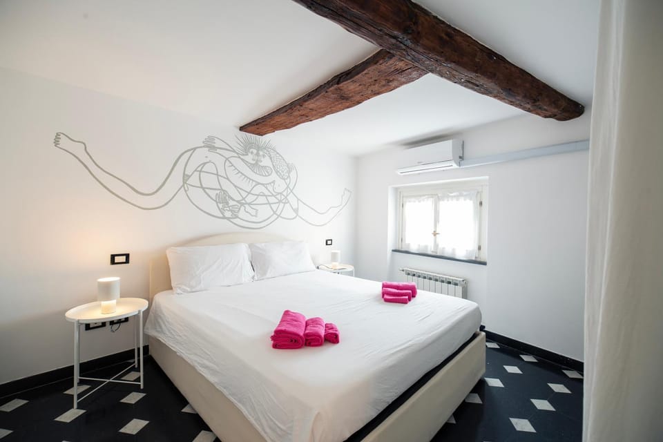 Bed, Photo of the whole room, Bedroom, towels, air conditioner