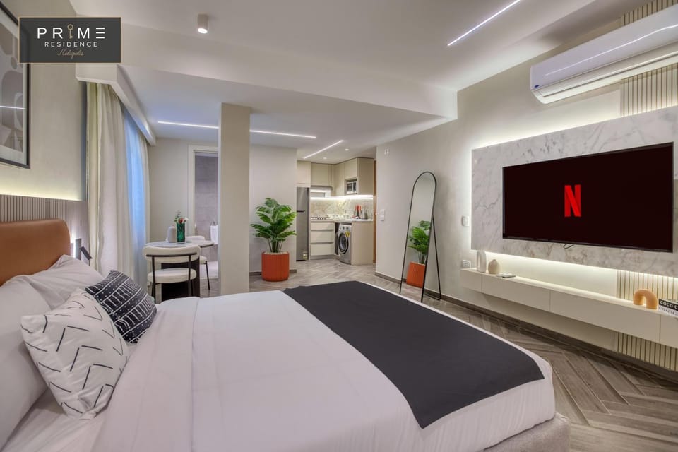 Bed, TV and multimedia, Kitchen or kitchenette, Seating area