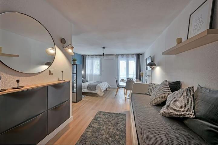 063 - Studio Didion, Centre Gare St Roch, Clim, Balcon,4pers Apartment in Montpellier