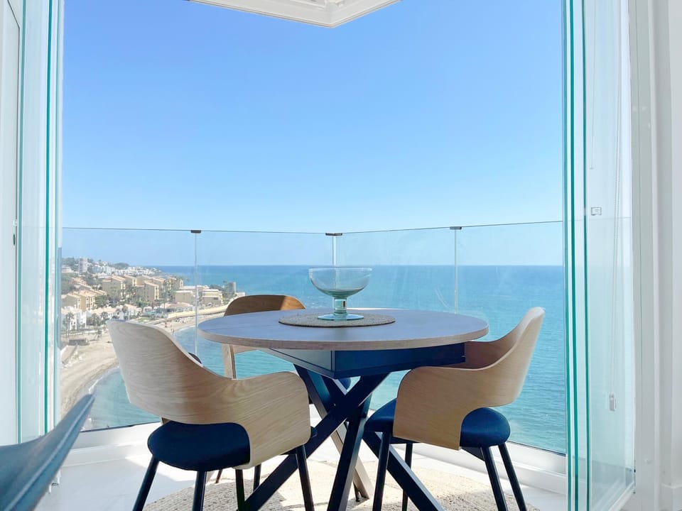 View (from property/room), Balcony/Terrace, Dining area, Sea view