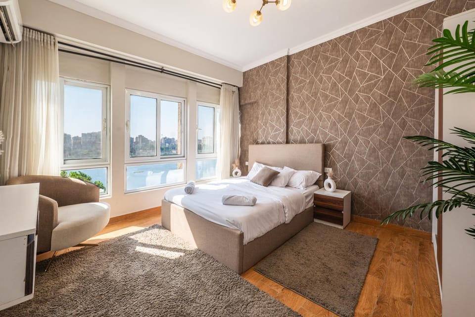 Bed, View (from property/room), Photo of the whole room, Bedroom, River view, towels
