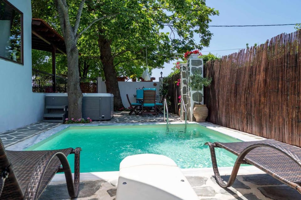 Day, Hot Tub, Pool view, Swimming pool, sunbed