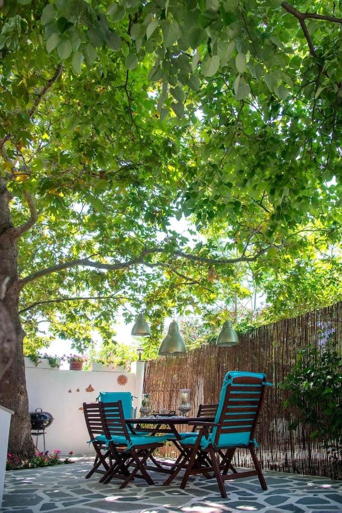 Patio, Spring, Day, Garden, Garden, Balcony/Terrace, Dining area, Garden view
