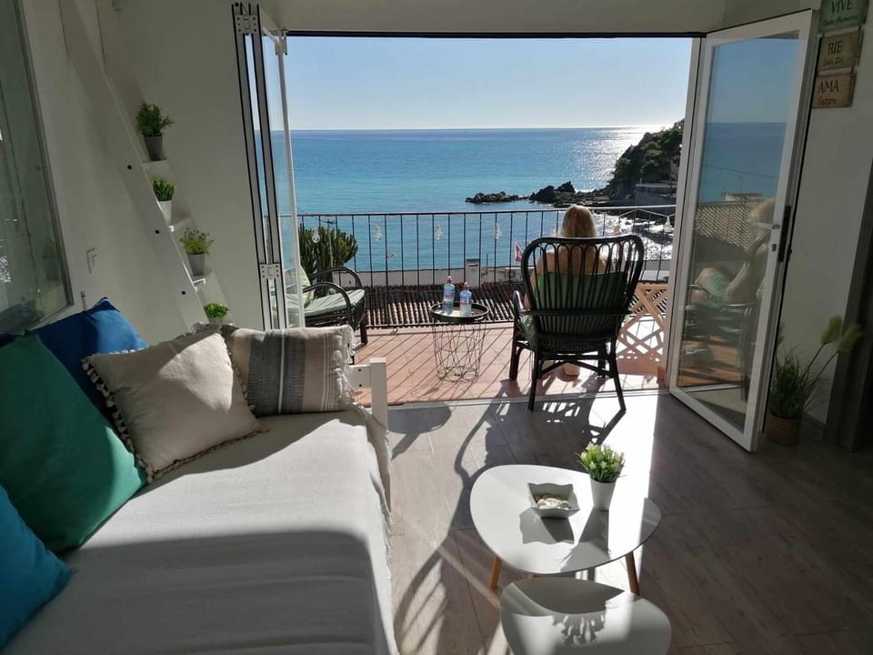 Patio, Day, Natural landscape, View (from property/room), Balcony/Terrace, Living room, Seating area, Dining area, Sea view
