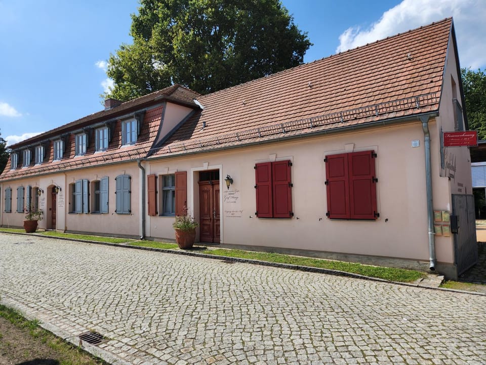 Property building, Quiet street view