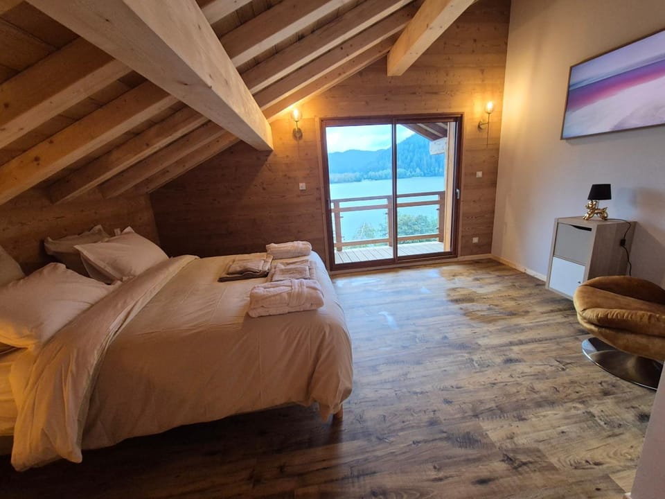 Bed, TV and multimedia, Bedroom, Lake view