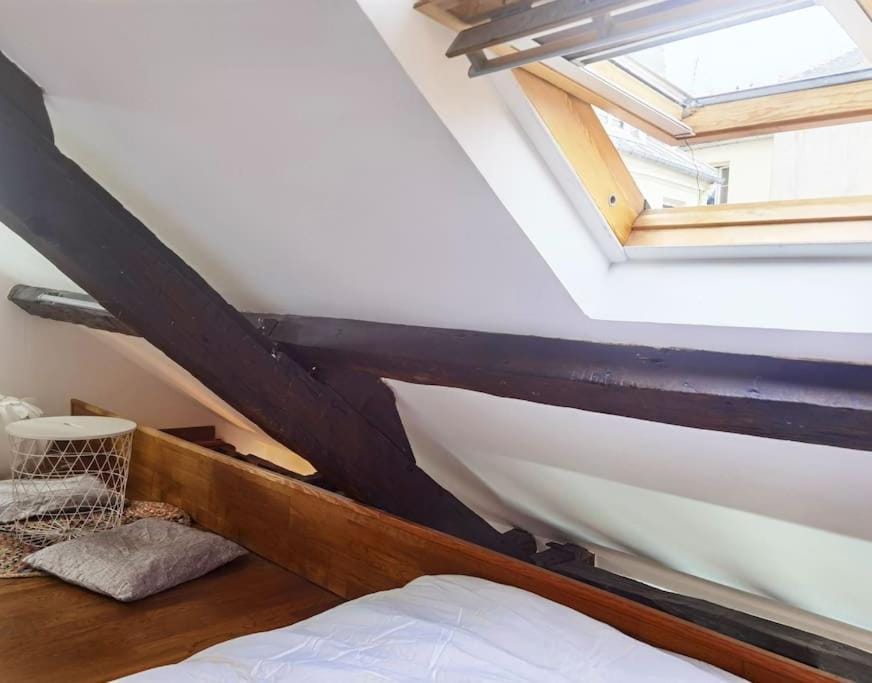 Calm Loft apt in the center of 11arr N11-199 Apartment in Paris