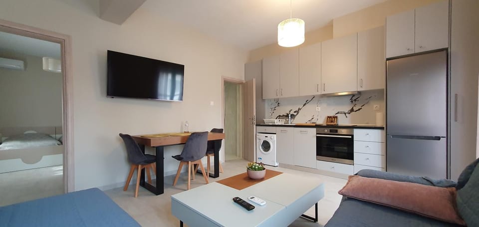 TV and multimedia, Kitchen or kitchenette, Living room, Dining area