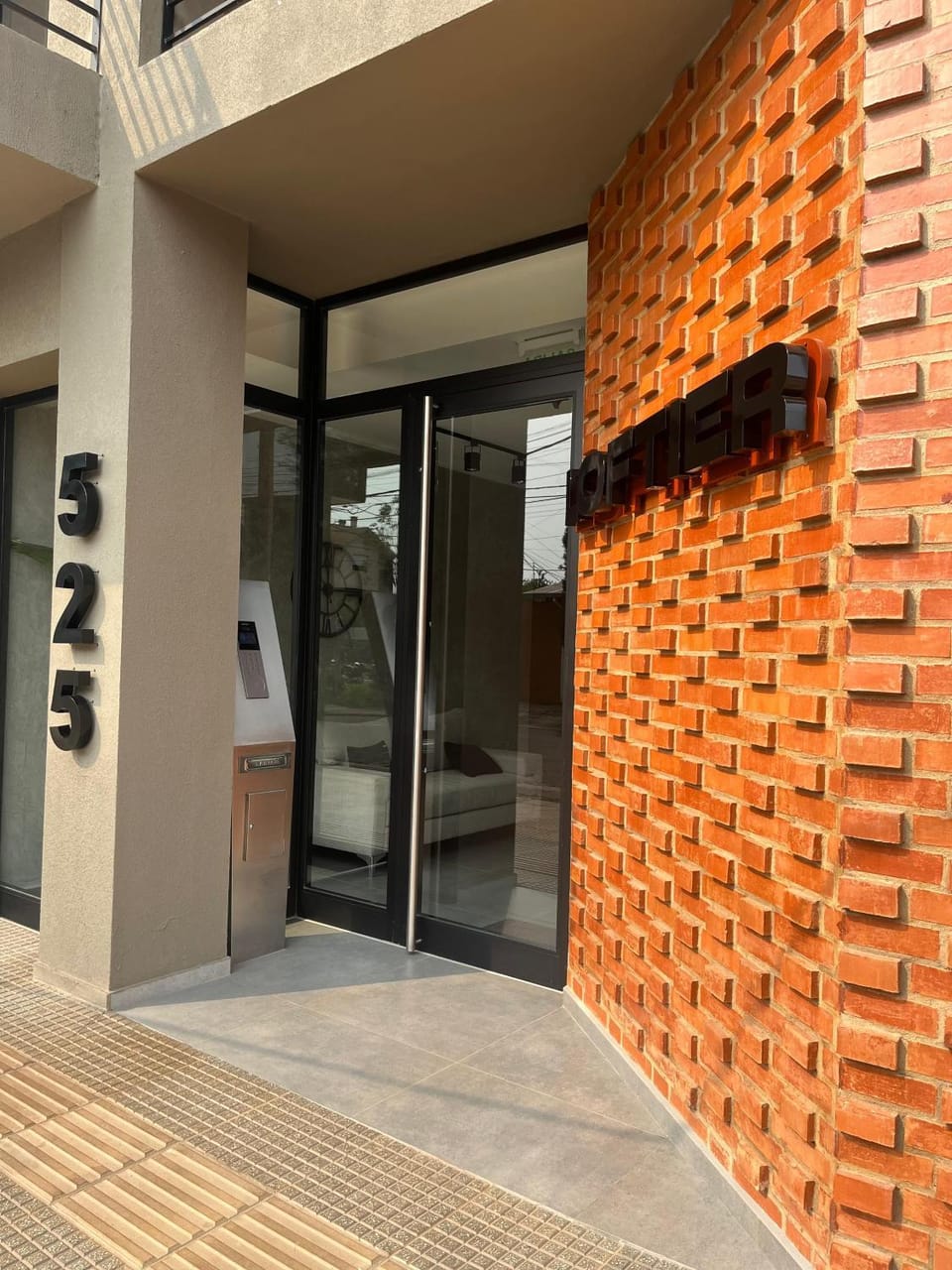 Facade/entrance