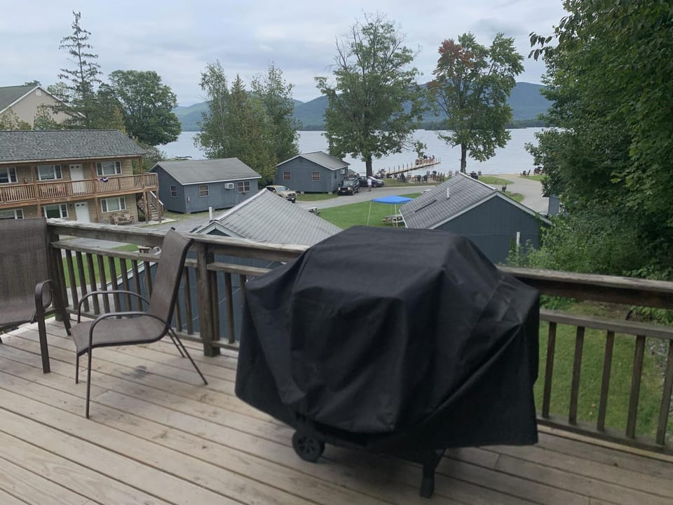 BBQ facilities, Balcony/Terrace, Lake view