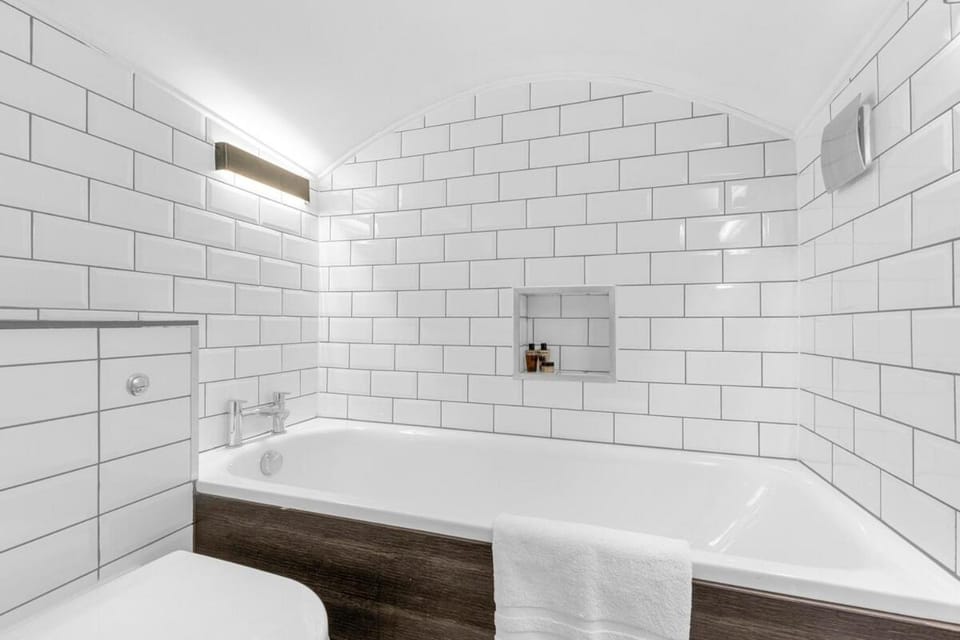 Bathroom, Bath, towels
