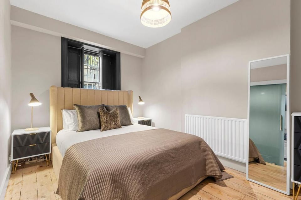 Bed, Photo of the whole room, Bedroom, internet
