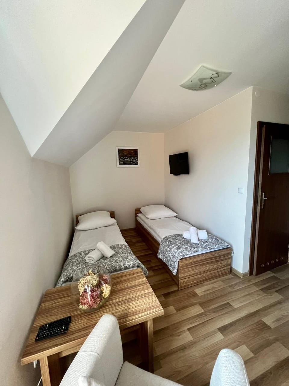 Bed, Photo of the whole room