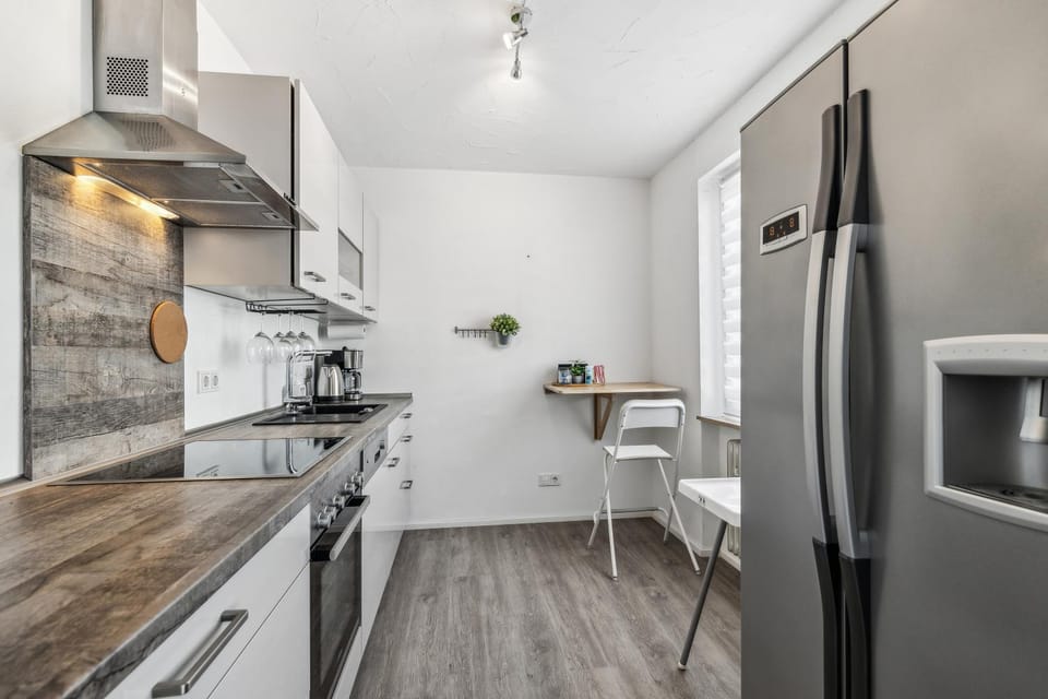 Coffee/tea facilities, Kitchen or kitchenette, Decorative detail, dishwasher, microwave, stove, toaster, kitchen