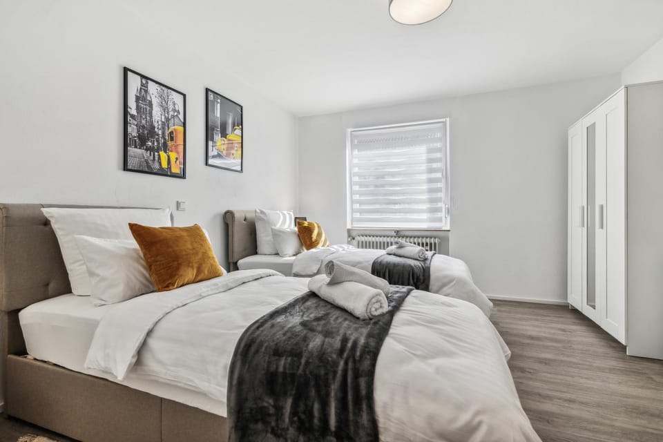 Bed, Photo of the whole room, Bedroom, Family, flat iron, towels