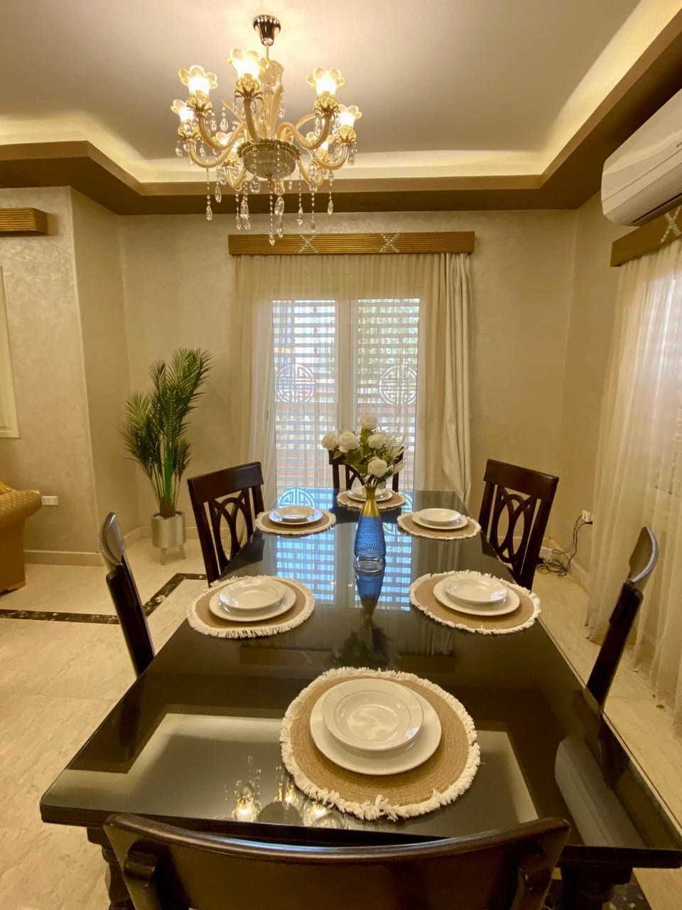 Seating area, Dining area