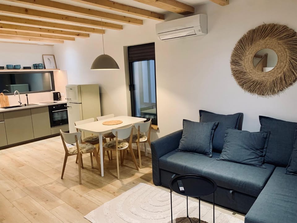 Kitchen or kitchenette, Living room, Dining area